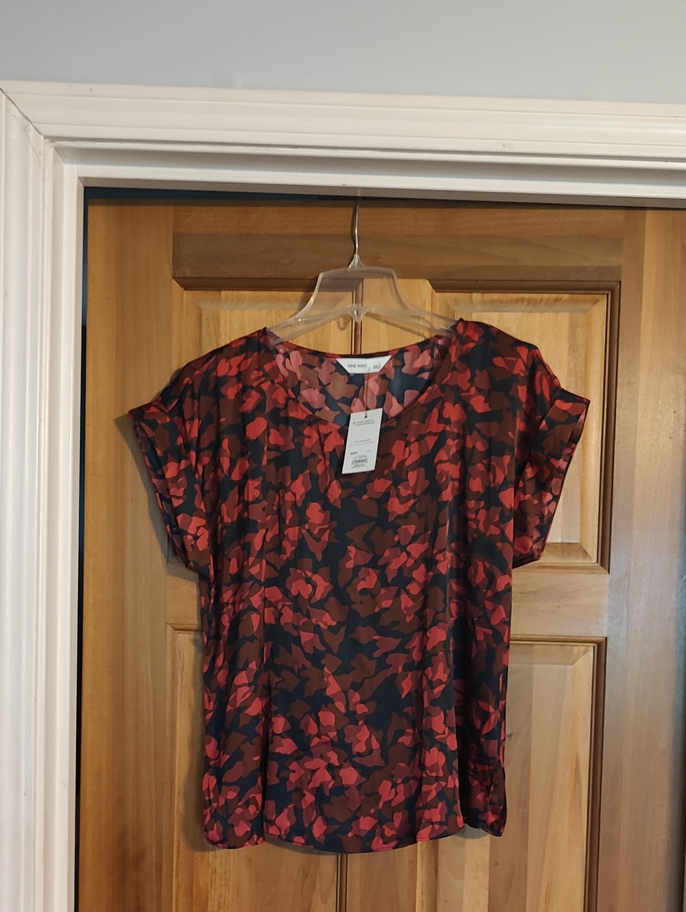 Nine West Red and Black Floral Short Sleeve Top